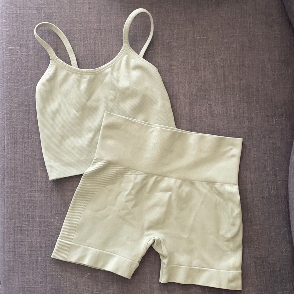 SETactive workout set in Matcha